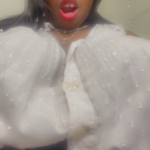 Model - Mercedes glasses