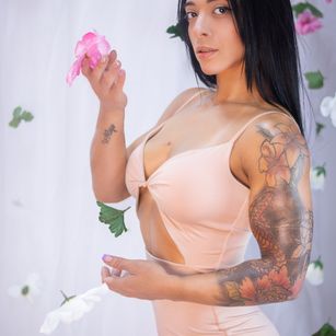 Model - AMBERGREY latina