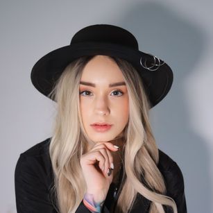 Model - EvaCanton dirtytalk