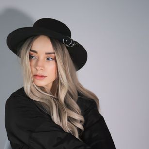 Model - EvaCanton bigtits