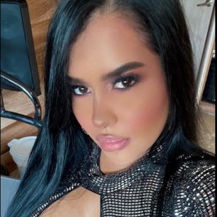 Model - LALUCEROOFICIAL exotica