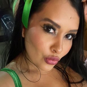 Model - LALUCEROOFICIAL pelinegra