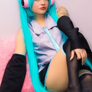 Model - Mila stone spanks