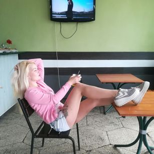 Model - Yanafavorite 1