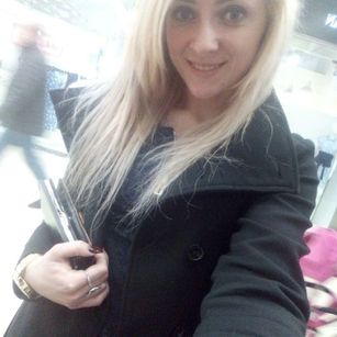 Model - NotBoringGirl cheerful