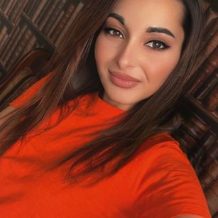 Model - Evelyn squirt