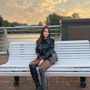 Model - Evelyn bigass