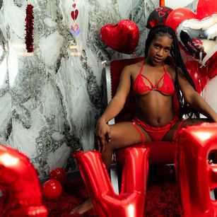 Model - Coral Harrinson squirt