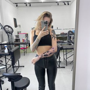 Model - MonicaMilz feet