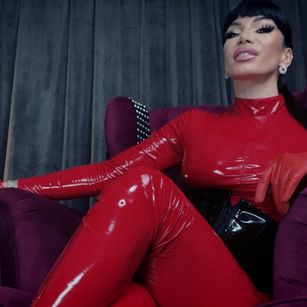 Model - ElektraDaemon pantyhose