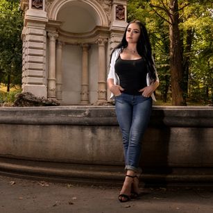 Model - Isabelle_Lee Busty