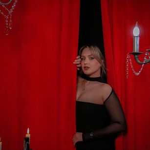 Model - LisaRoss legs