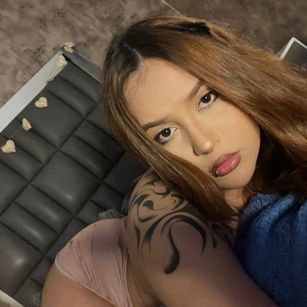 Model - Sofi Myers fingering