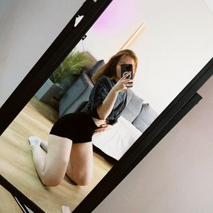 Model - Lola Shirley cei