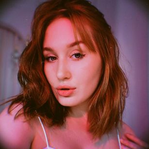 Model - Lola Shirley striptease