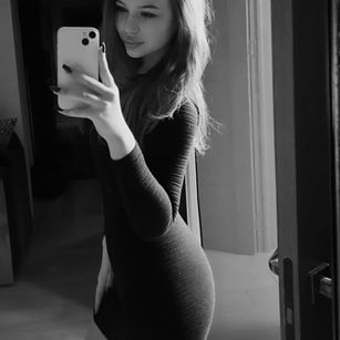 Model - evil emilia sexygirl