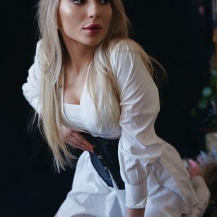 Model - NicoleNovak femdom