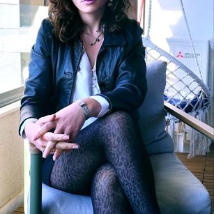 Model - LisaCroft hairy