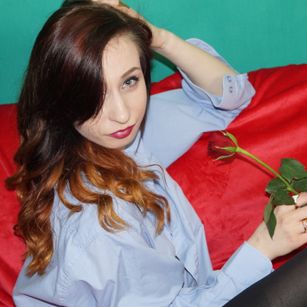 Model - CarolineFantasy longlegs