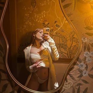 Model - Sonya Blonde