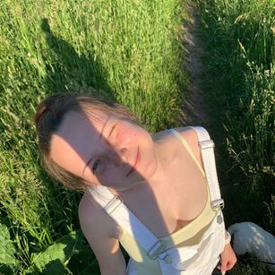 Model - LovelyNikol feet