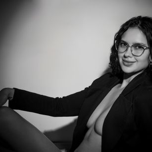 Model - Alaska Blue blowjob