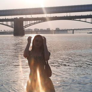 Model - Betsy_Sky pussy