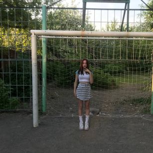 Model - Betsy_Sky play