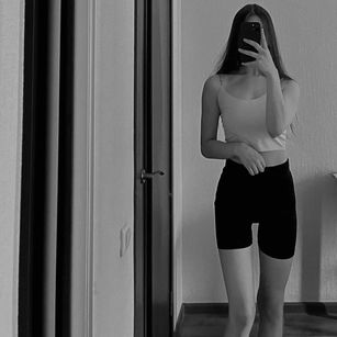 Model - Sandy Shaw bigboobs