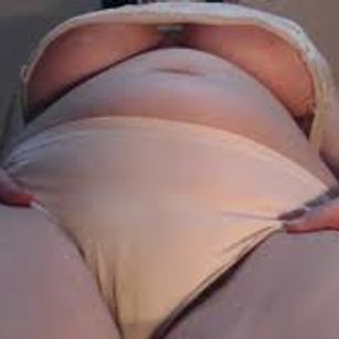 Model - NinaCherry strip