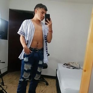 Model - Leo_Kingxx smoke
