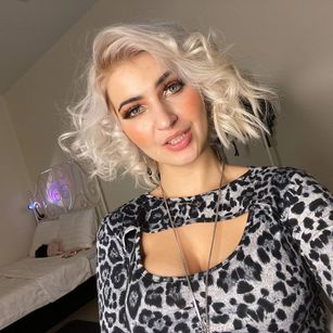 Model - Alma blowjob