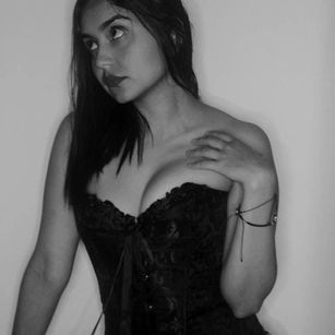 Model - Shannon horny