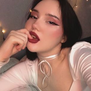 Model - Aurora Lee dildo