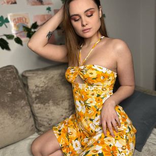 Model - mia__aww skinny