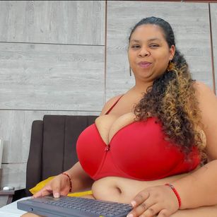 Model - Lynn Jones boobs