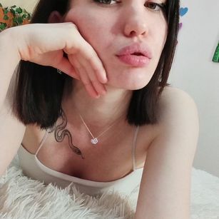 Model - AmieHartley young