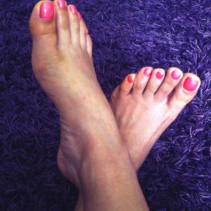 Model - Lady Carla stockings