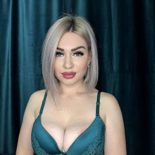 Model - Kira mistress