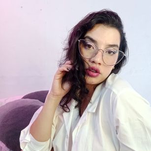 Model - Carmen Carmesi joi