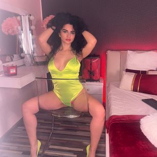 Model - Desdemona bigboobs