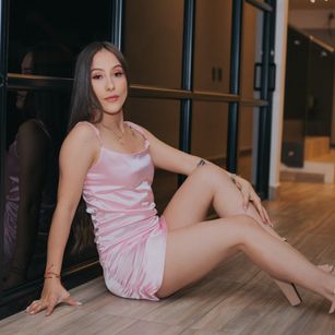 Model - kaiagerber juguetona