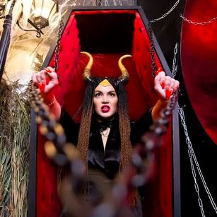 Model - QueenOfUrKiink dominatrix