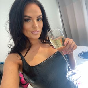 Model - Naughty_Slut_Ana_xx worship