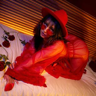 Model - Charlotte Jones fuckmachine