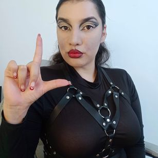 Model - Carmen Carmesi bigass