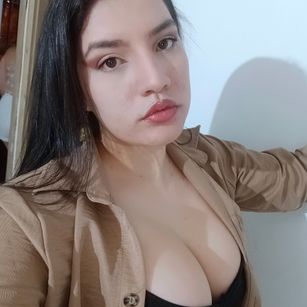 Model - Carmen Carmesi bigass