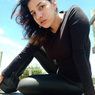 Model - Carmen Carmesi joi