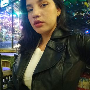 Model - Carmen Carmesi joi