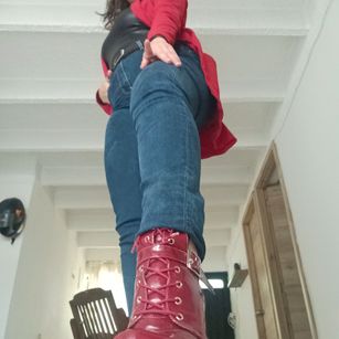 Model - Carmen Carmesi findom